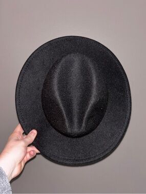 Women's Black Felt Fedora Hat - Sleek Everyday Style